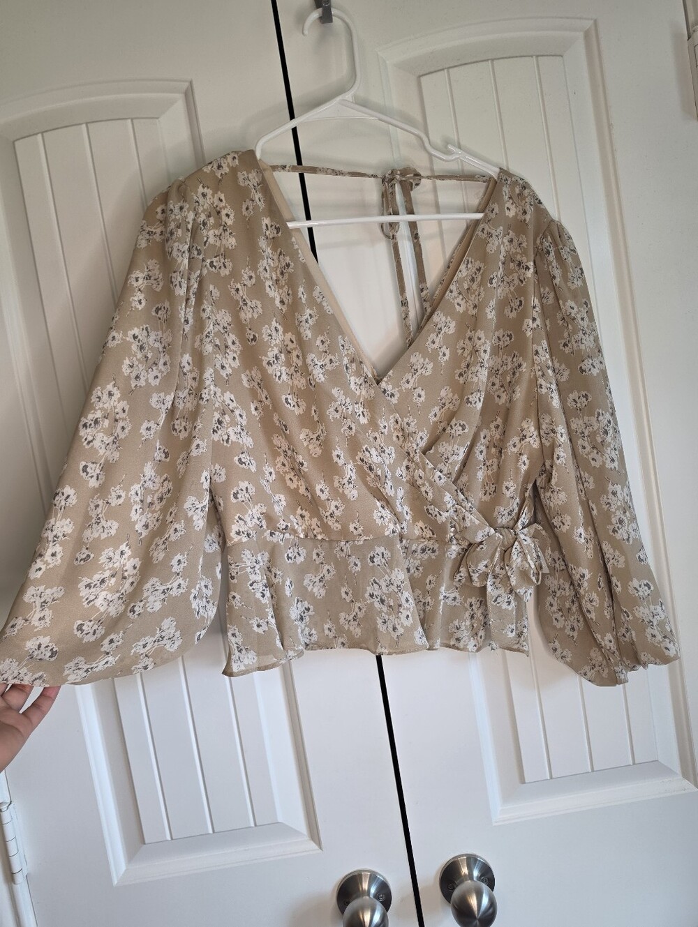 SHE+SKY Tan Floral Faux Wrap Top Tie Back Balloon Sleeve L